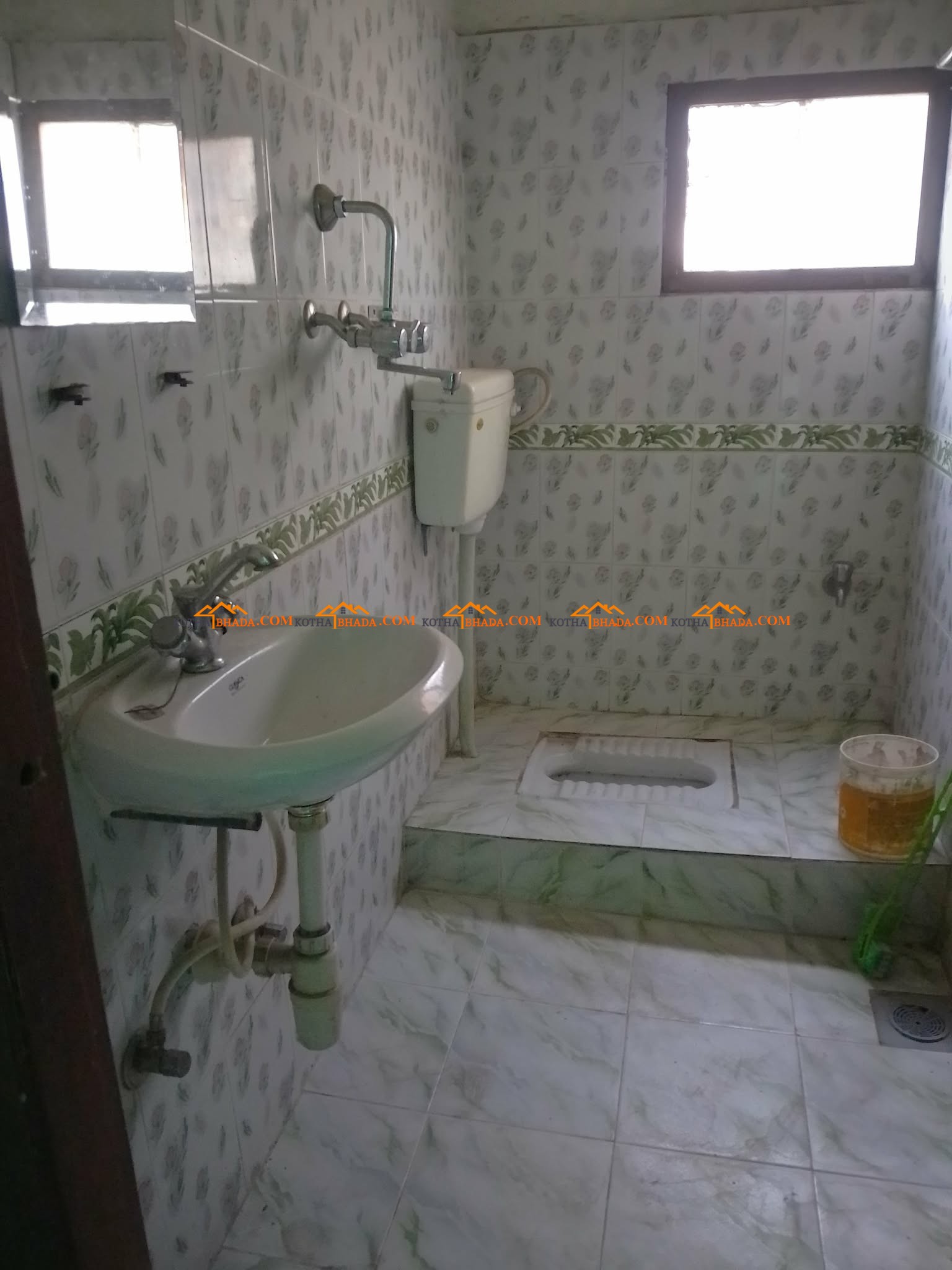 Affordable 5 rooms flat in Bhaisepati, with car parking available for rent